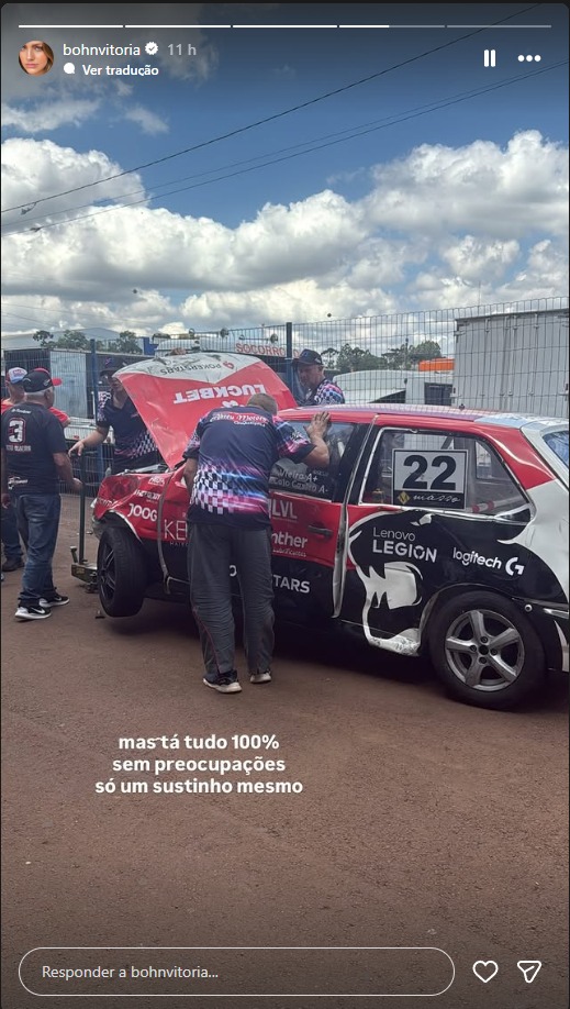 Carro de Caio Castro após batida — Foto: Reprodução/Instagram
