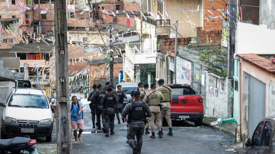 Imagem Com Rondesp, Caatinga e outras unidades, PM fecha cerco em Salvador; assista